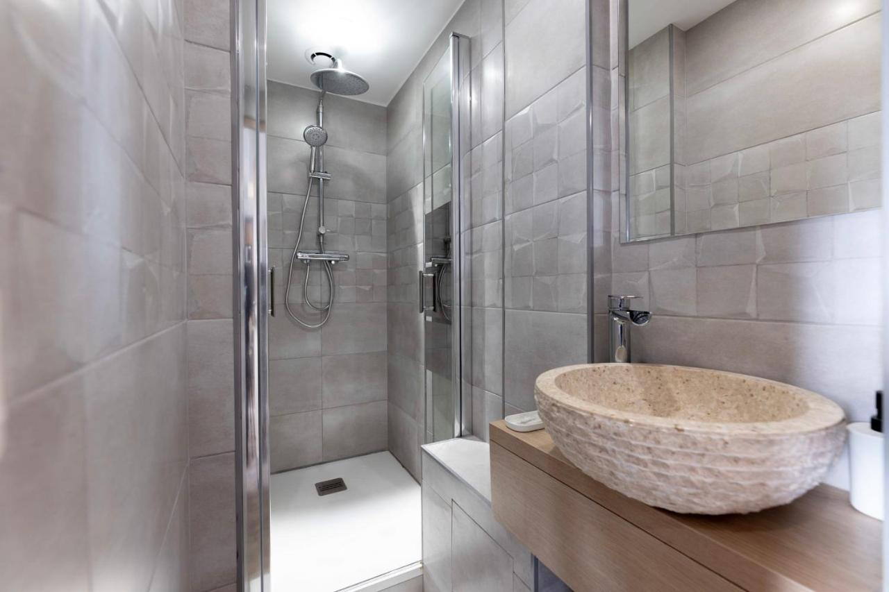 Amazing Apartment Under The Roof In Paris 8Th Εξωτερικό φωτογραφία