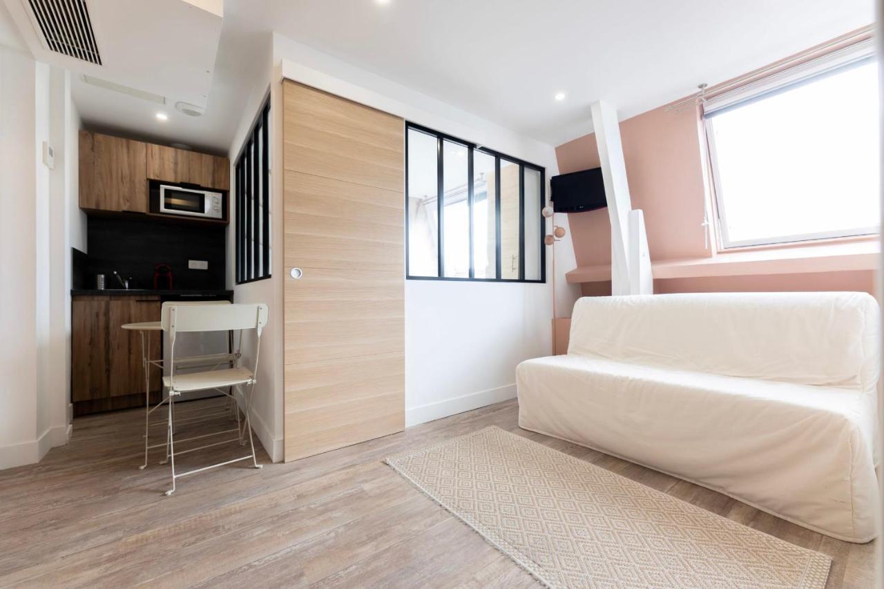 Amazing Apartment Under The Roof In Paris 8Th Εξωτερικό φωτογραφία